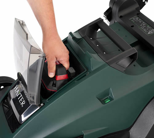Hayter-hawk-43-codeHA555-battery-placement